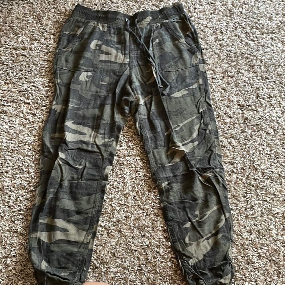 Camo joggers. Size M